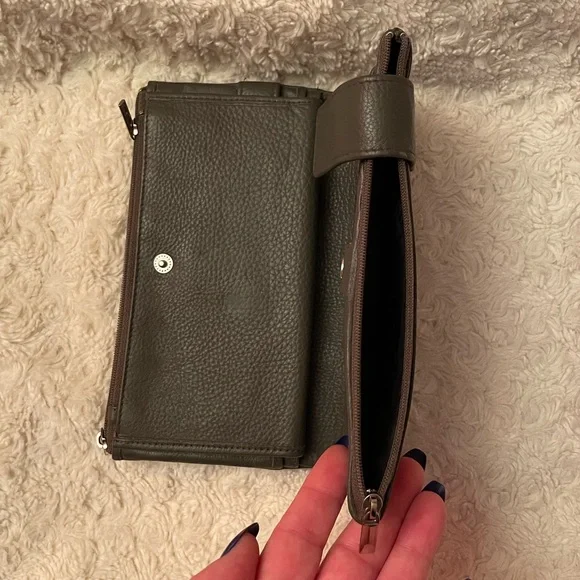 Nappa Charlotte Medium Leather Wallet in Pewter Designed in Canada Like New - Picture 7 of 8